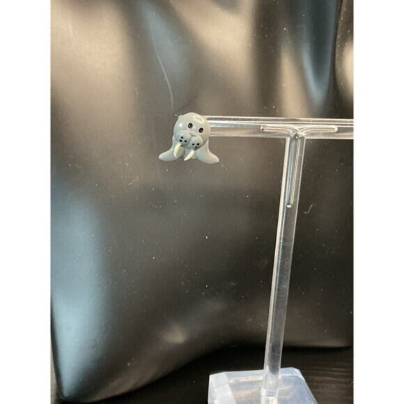 Seal Walrus Figural Shaped Pierced Stud Earrings Cute Animal Design - Picture 3 of 4